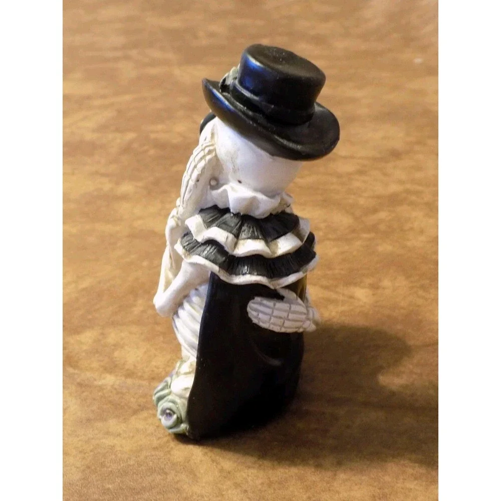 Painted Ceramic Skeleton Bride & Groom Day  Of The Dead Halloween Knick Knack